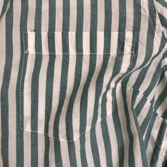 OLD NAVY GREEN AND WHITE COTTON BUTTON DOWN - Picture 3 of 4